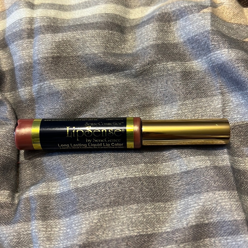 Lipsense - Picture 1 of 3